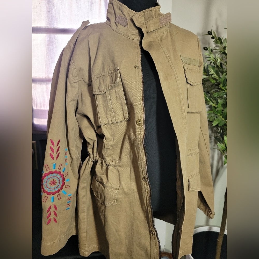 Hayden Utility Jacket in Olive with Embroidered Sleeves Large